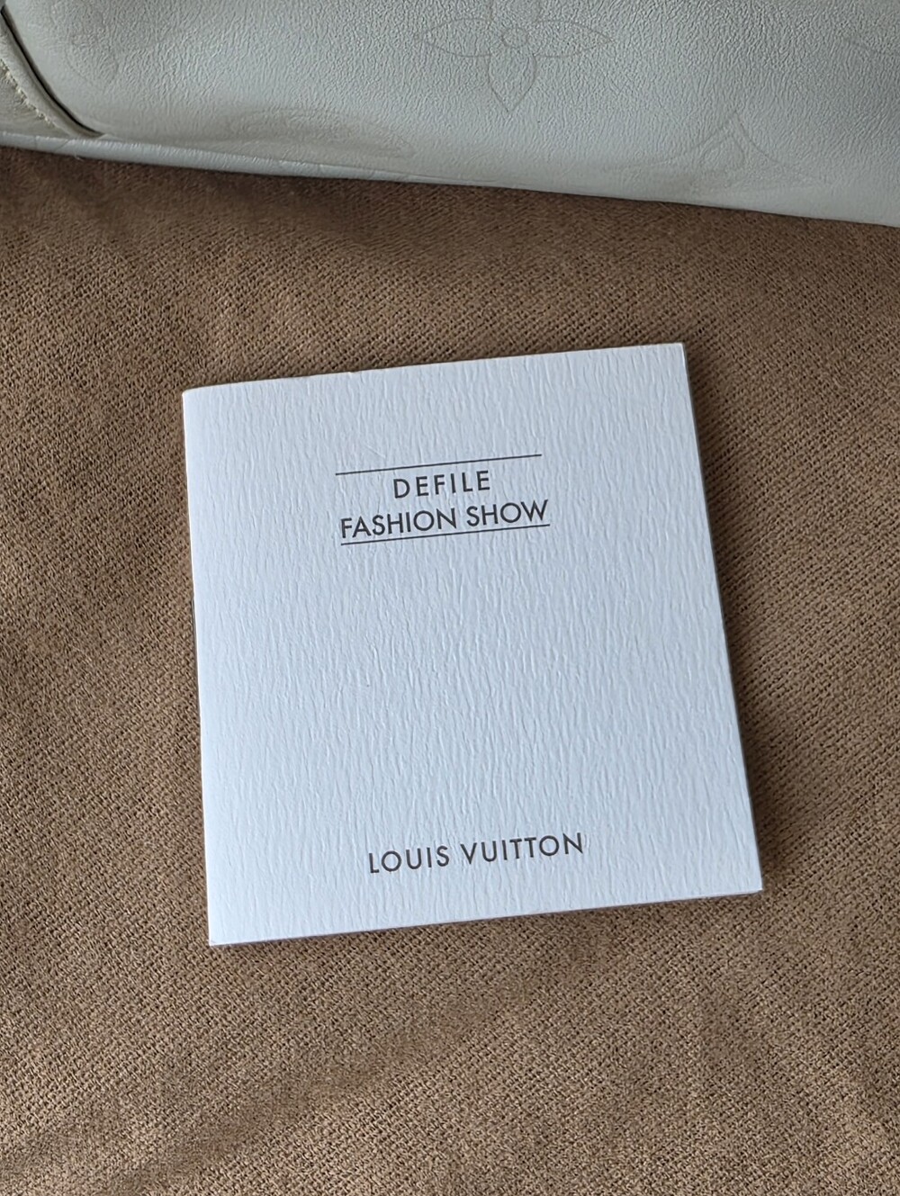 Louis Vuitton Ivory Leather Crossbody Bag - Picture 8 of 9